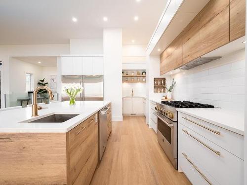 3636 Sillaro Drive, Kamloops, BC - Indoor Photo Showing Kitchen With Upgraded Kitchen