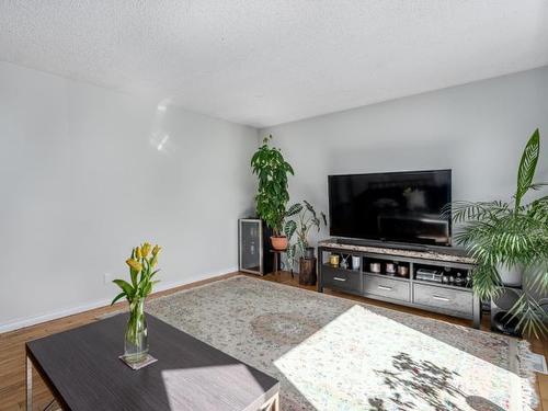 565 Summers Street, Lillooet, BC - Indoor Photo Showing Living Room
