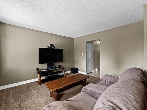 36-700 Collingwood Drive, Kamloops, BC - Indoor Photo Showing Living Room