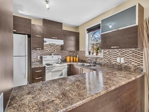 Kitchen - 301-1700 Rue De L'Île-Bellevue, L'Île-Perrot, QC - Indoor Photo Showing Kitchen With Double Sink