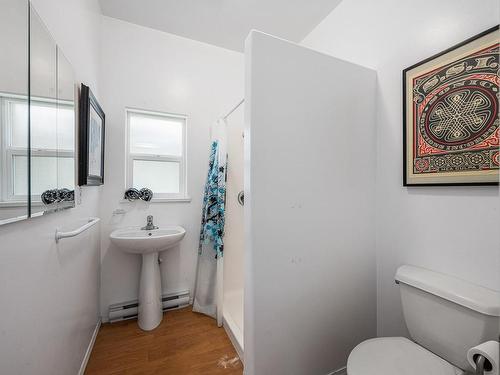 615 4Th St, Courtenay, BC - Indoor Photo Showing Bathroom