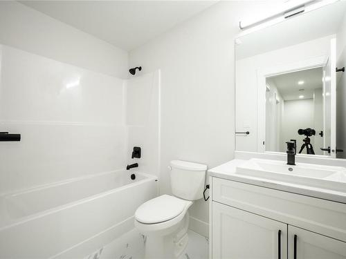 2-1090 Evergreen Rd, Campbell River, BC - Indoor Photo Showing Bathroom