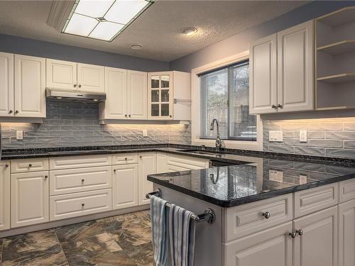 5123 Broughton Pl, Nanaimo, BC - Indoor Photo Showing Kitchen With Upgraded Kitchen