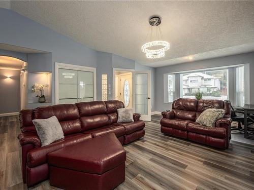 5123 Broughton Pl, Nanaimo, BC - Indoor Photo Showing Living Room