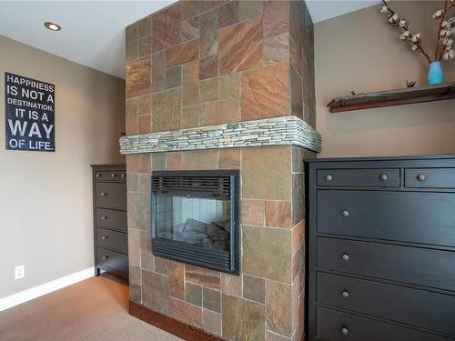 2411 Mill Bay Rd, Mill Bay, BC - Indoor With Fireplace