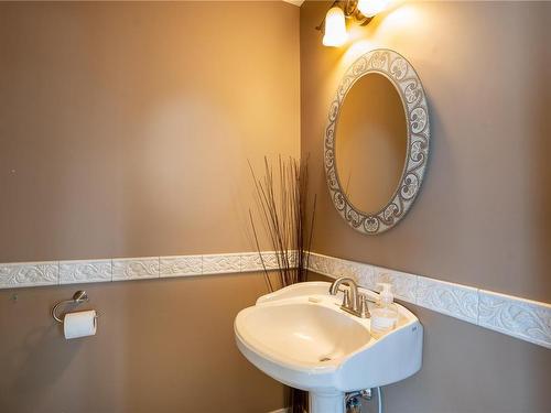 2411 Mill Bay Rd, Mill Bay, BC - Indoor Photo Showing Bathroom