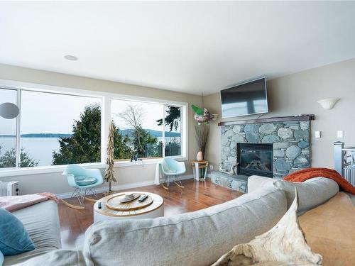 2411 Mill Bay Rd, Mill Bay, BC - Indoor Photo Showing Living Room With Fireplace