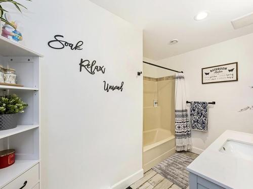 3260 Cook St, Chemainus, BC - Indoor Photo Showing Bathroom