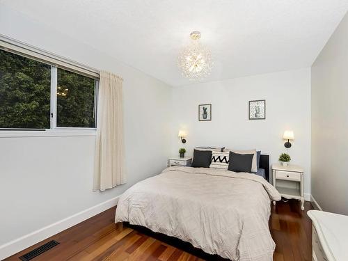 3260 Cook St, Chemainus, BC - Indoor Photo Showing Bedroom