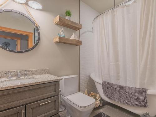 5155 Aho Rd, Ladysmith, BC - Indoor Photo Showing Bathroom