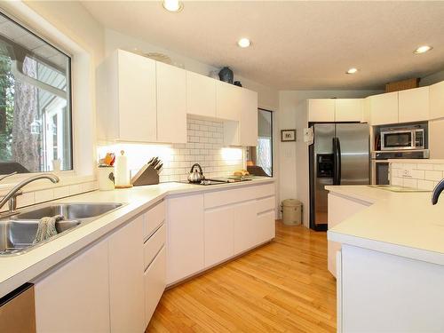 10986 Heather Rd, North Saanich, BC - Indoor Photo Showing Kitchen With Double Sink