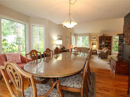 10986 Heather Rd, North Saanich, BC - Indoor Photo Showing Dining Room