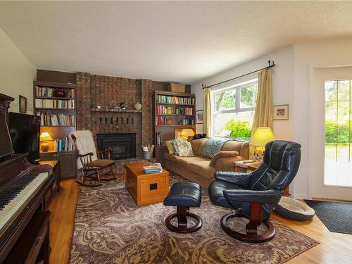 10986 Heather Rd, North Saanich, BC - Indoor Photo Showing Living Room With Fireplace