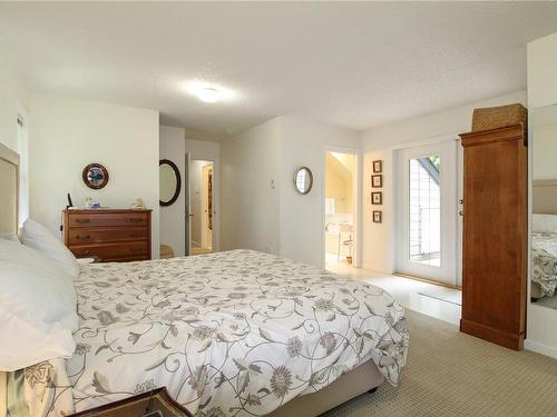 10986 Heather Rd, North Saanich, BC - Indoor Photo Showing Bedroom