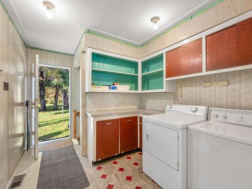 5655 High St, Union Bay, BC - Indoor Photo Showing Laundry Room