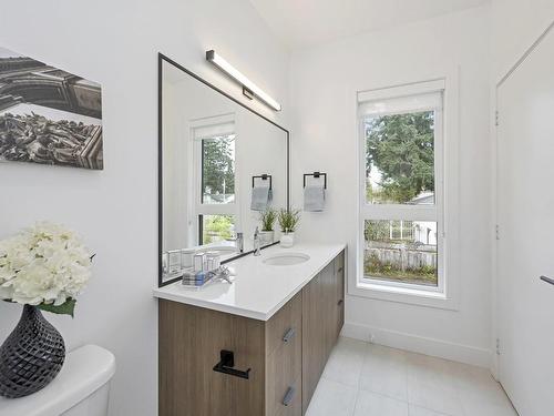 10-2330 Sooke Rd, Colwood, BC - Indoor Photo Showing Bathroom