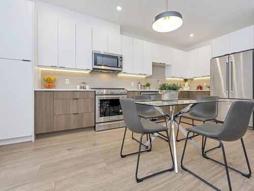 10-2330 Sooke Rd, Colwood, BC - Indoor Photo Showing Kitchen