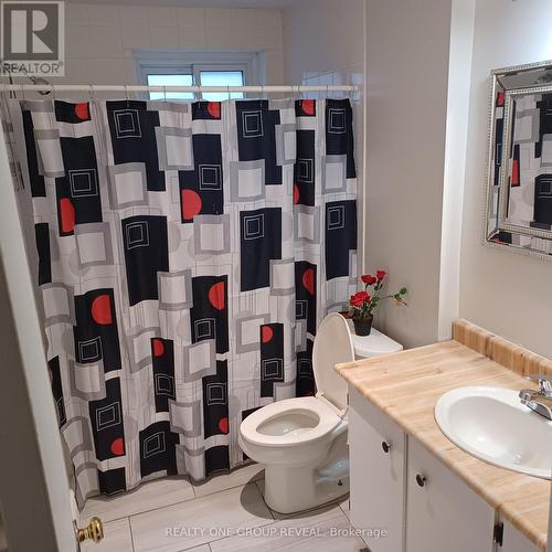 24 Grassmere Crt, Oshawa, ON - Indoor Photo Showing Bathroom