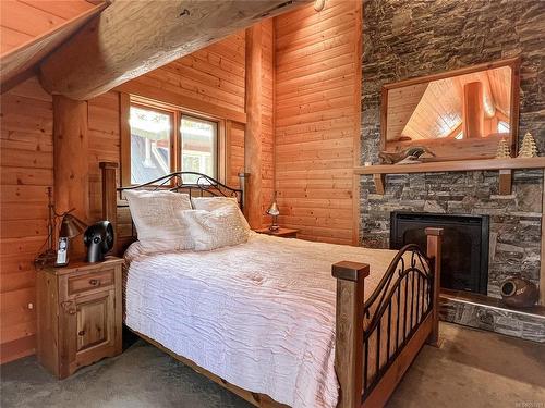 1250 The Strand Rd, Gabriola Island, BC - Indoor Photo Showing Bedroom With Fireplace