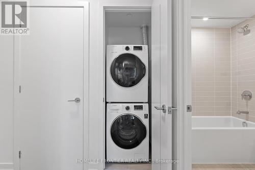 #1608 -357 King St W, Toronto, ON - Indoor Photo Showing Laundry Room