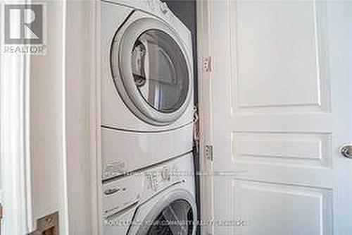 #3903 -183 Wellington St W, Toronto, ON - Indoor Photo Showing Laundry Room
