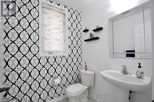 55 Cheevers Rd, Brantford, ON - Indoor Photo Showing Bathroom