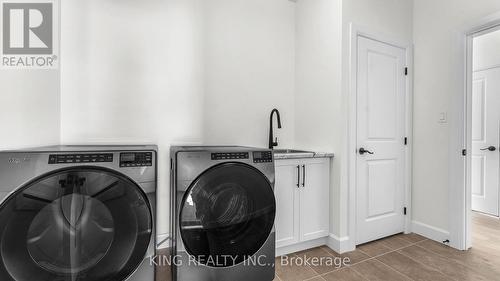 3848 Big Leaf Tr, London, ON - Indoor Photo Showing Laundry Room