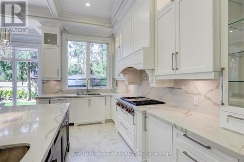 2086 Autumn Breeze Drive S, Mississauga, ON - Indoor Photo Showing Kitchen With Upgraded Kitchen