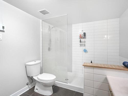 Bathroom - 821-4885 Boul. Henri-Bourassa O., Montréal (Saint-Laurent), QC - Indoor Photo Showing Bathroom