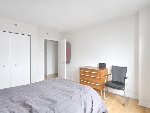 Master bedroom - 821-4885 Boul. Henri-Bourassa O., Montréal (Saint-Laurent), QC - Indoor Photo Showing Bedroom