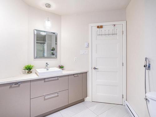 Bathroom - 76 Rue Gaby-Bernier, Chambly, QC - Indoor Photo Showing Bathroom