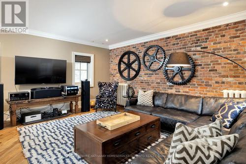 62 Bond St W, Kawartha Lakes, ON - Indoor Photo Showing Living Room