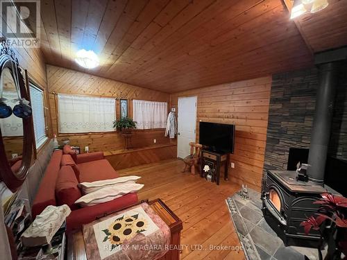 695 Lakeside Road, Fort Erie, ON - Indoor Photo Showing Other Room With Fireplace