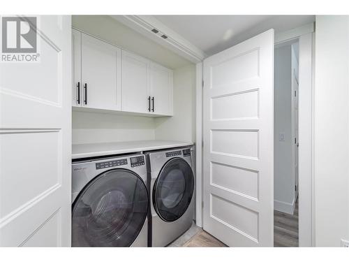 1556 Tower Ranch Drive, Kelowna, BC - Indoor Photo Showing Laundry Room