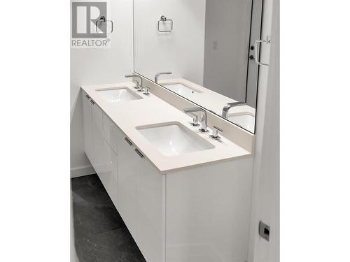 4071 Lakeshore Road Unit# 101, Kelowna, BC - Indoor Photo Showing Bathroom