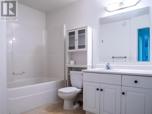 11001 13 Street Unit# 101, Dawson Creek, BC - Indoor Photo Showing Bathroom