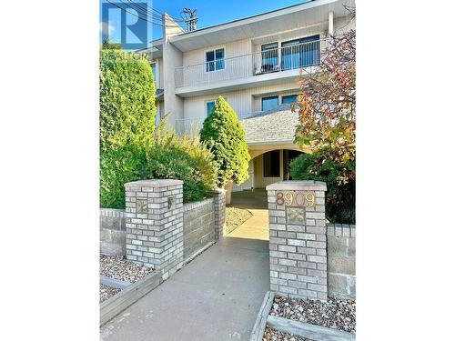 8909 92Nd Avenue Unit# 306, Osoyoos, BC - Outdoor With Balcony With Facade