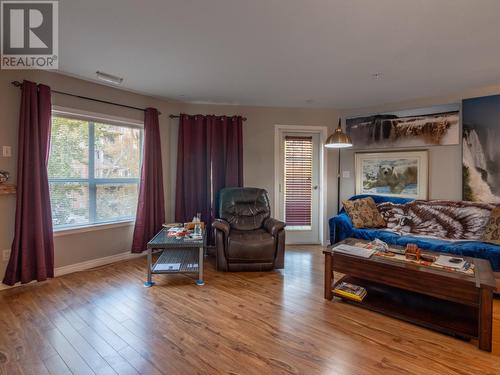 2245 Atkinson Street Unit# 301, Penticton, BC - Indoor Photo Showing Living Room