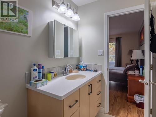 2245 Atkinson Street Unit# 301, Penticton, BC - Indoor Photo Showing Bathroom