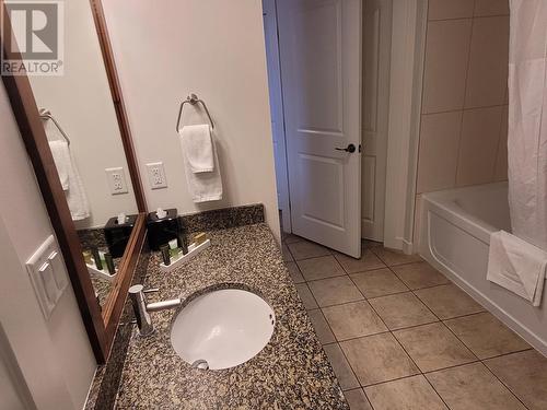4200 Lakeshore Drive Unit# 235, Osoyoos, BC - Indoor Photo Showing Bathroom