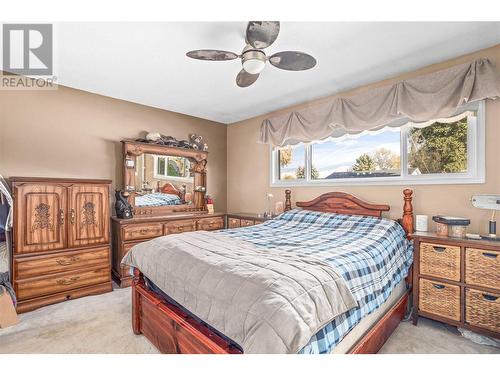 460 Mcdonald Road, Kelowna, BC - Indoor Photo Showing Bedroom