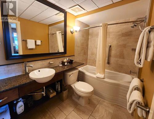 12811 Lakeshore Drive Unit# 526, Summerland, BC - Indoor Photo Showing Bathroom