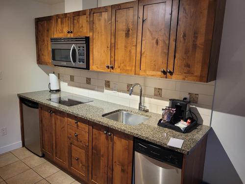 4200 Lakeshore Drive Unit# 332, Osoyoos, BC - Indoor Photo Showing Kitchen
