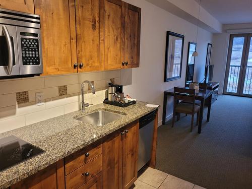 4200 Lakeshore Drive Unit# 332, Osoyoos, BC - Indoor Photo Showing Kitchen