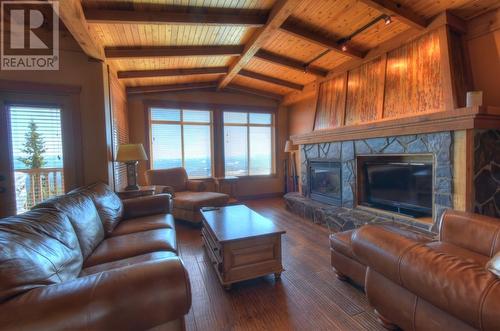 250 Feathertop Road Unit# 213, Big White, BC - Indoor Photo Showing Living Room With Fireplace