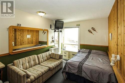 5375 Big White Road Unit# 229, Kelowna, BC - Indoor Photo Showing Bedroom
