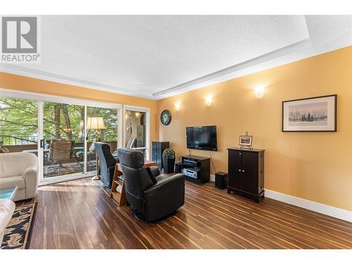 539 Sutherland Avenue Unit# 106, Kelowna, BC - Indoor Photo Showing Living Room