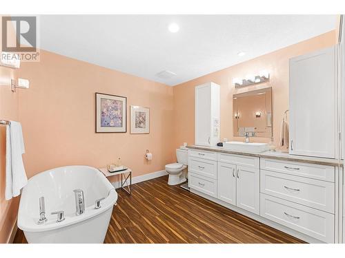 539 Sutherland Avenue Unit# 106, Kelowna, BC - Indoor Photo Showing Bathroom