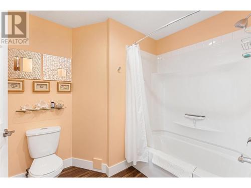 539 Sutherland Avenue Unit# 106, Kelowna, BC - Indoor Photo Showing Bathroom