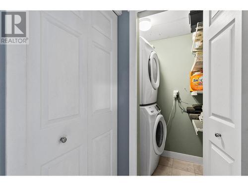1088 Sunset Drive Unit# 442, Kelowna, BC - Indoor Photo Showing Laundry Room
